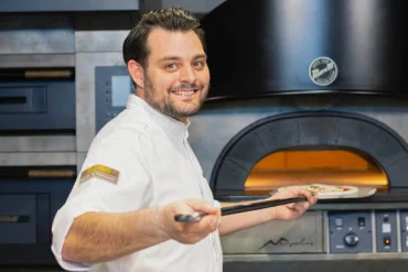 pizza-bakken-in-de-ferrari-onder-de-pizzaovens
